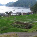 「半農半漁の村 」　撮影者：山村和哉　撮影地：福井県高浜町日引　撮影日：2005年6月12日