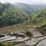 「大井谷の棚田」撮影者：長尾雅彦 撮影地：島根県鹿足郡吉賀町柿木村「大井谷の棚田」　撮影日：平成21年5月5日