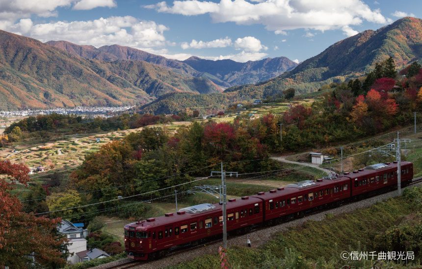 ＪＲ篠ノ井線（観光列車「ろくもん」）と姨捨棚田（長野県千曲市:日本三大車窓）2015年秋撮影