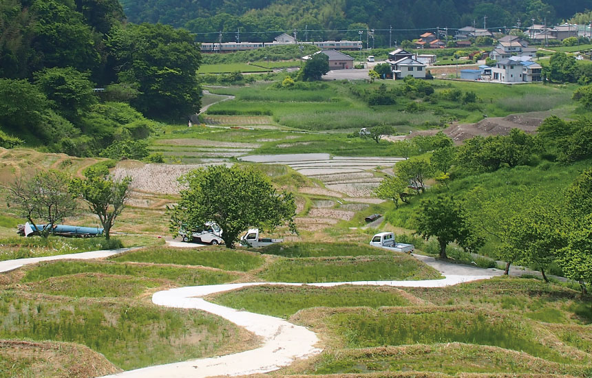 せんがまち棚田とＪＲ東海道本線［ 金谷～掛川間 ］