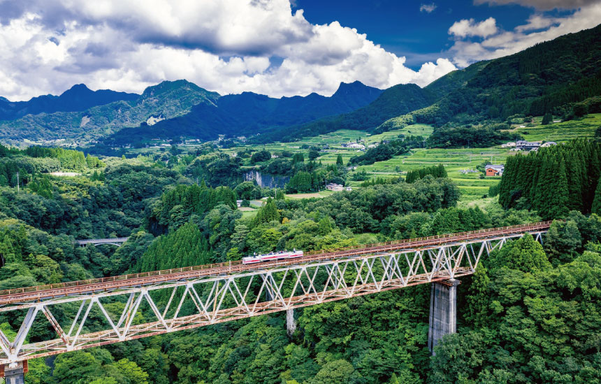 尾戸の口棚田と高千穂あまてらす鉄道［高千穂～高千穂鉄橋間］