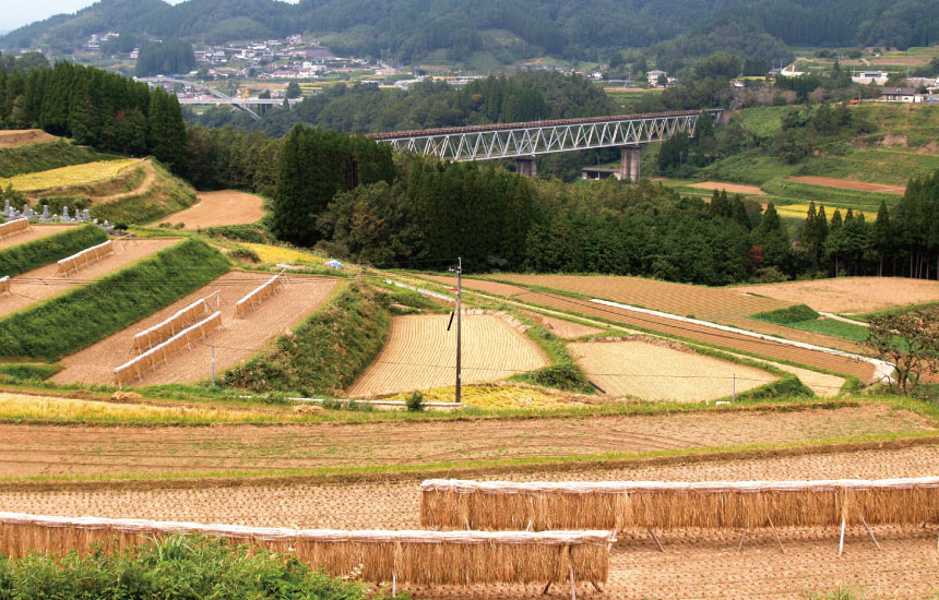 尾戸の口棚田と高千穂あまてらす鉄道［高千穂～高千穂鉄橋間］